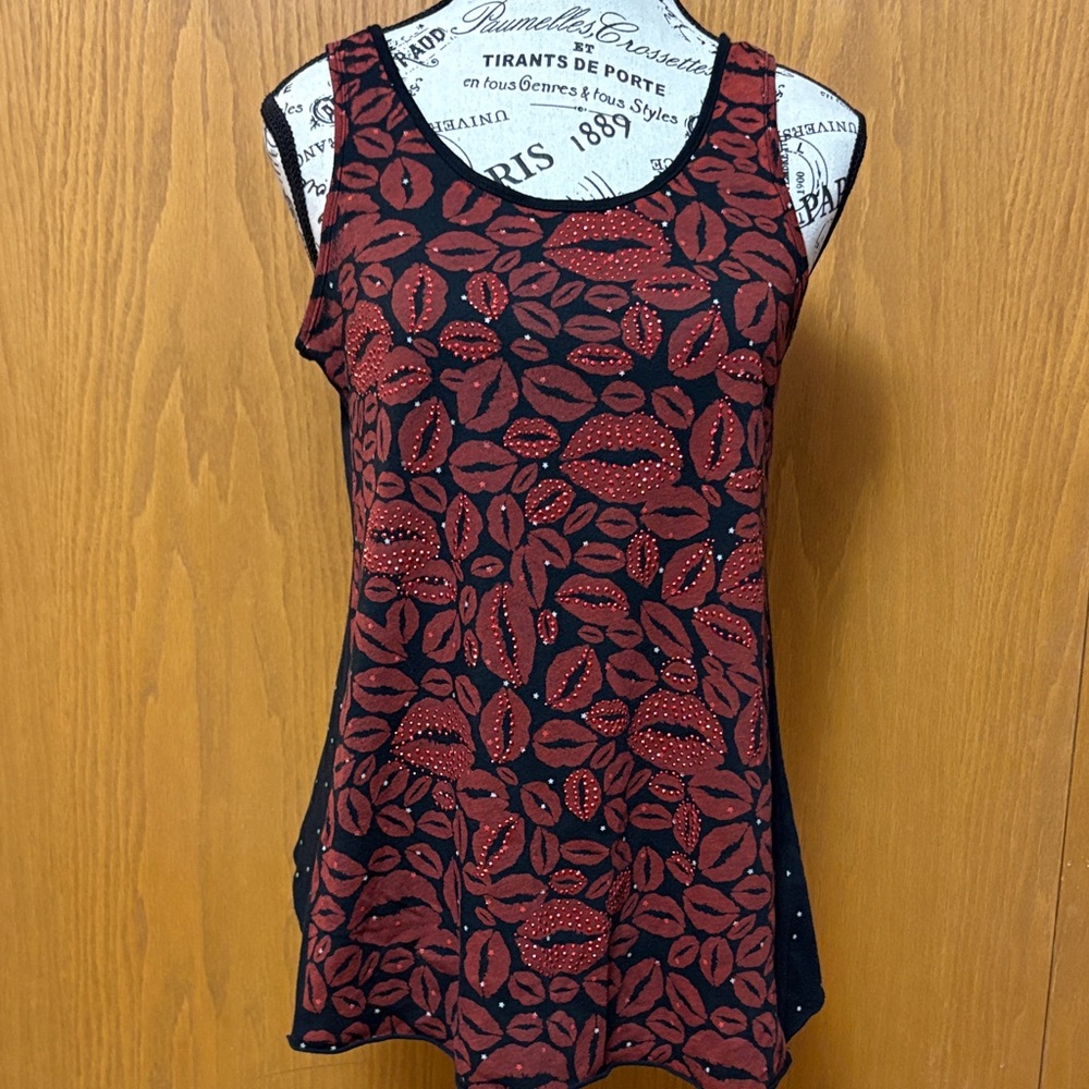The Classic Black and Red Lips and Stars Pattern Tank Top